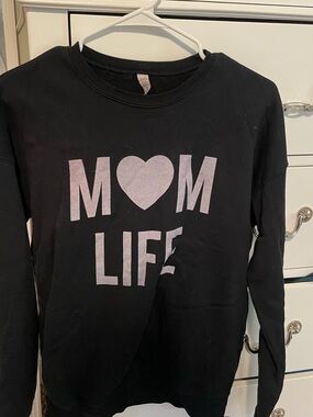 Vici Black Sweatshirt with ‘MOM LIFE' Graphic
